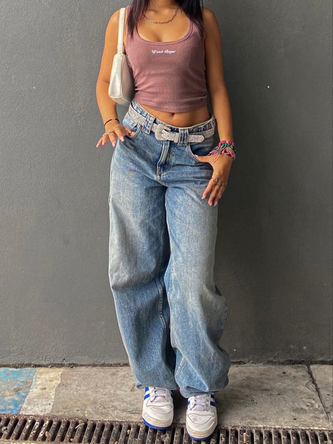 outfit ideas, outfit inspo, ootd, adidas forum mid, skater jeans, y2k outfit, 00s outfit Cute Outfits With Skater Jeans, Skater Jeans Outfit Women, Skater Jeans Outfit, Jeans Y2k Outfit, Blue Denim Jeans Outfit, Adidas Forum Mid, Denim Jeans Outfit, Skater Fit, Jeans Outfit Women