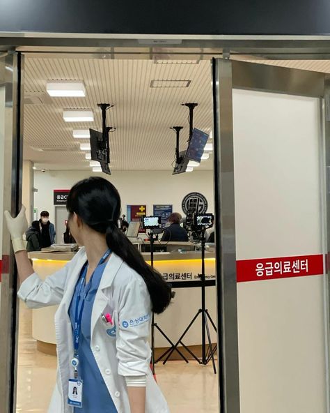 #SonNaeun #Naeun #Apink Korean Nurse Aesthetic, Medicine Student Girl, Medical School Aesthetic, Foto Doctor, Doctor Girl, Aesthetic Doctor, Medical School Life, Medical Student Motivation, Nurse Inspiration