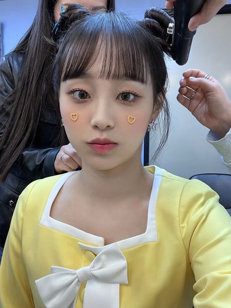 Chuu Yellow, Yellow Icon, Chuu Loona, Yellow Fits, Fandom Kpop, Odd Eyes, Olivia Hye, Instagram Update, Pop Group