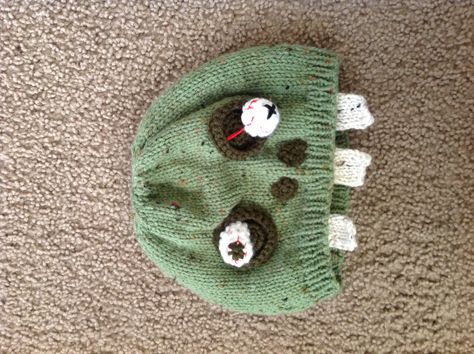 Haha it will look like a Zombie is eating my child's head LOL So happening :) Crochet Zombie Hat Pattern Free, Zombie Crochet Hat, Crochet Fashion Patterns, Painted Books, Knitting Accessories, Crochet Fashion, Upcycle Clothes, Hat Pattern, Cute Crochet