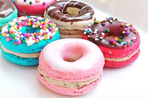 Move over doughnut cones and cinnamon bun ice cream sandwiches - you've now been usurped by the ultimate dessert combination courtesy of Delysees on King West. Behold, the donut macaron.... Donut Macarons, Colorful Mermaid, Birthday Donuts, Macaron Cookies, French Bakery, Macaron Recipe, Donut Party, Crazy Cakes, Cute Desserts