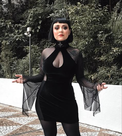 Goth Glam Aesthetic, Glam Goth Fashion, 60s Goth, 70s Goth, Outfit Ideas Goth, Vegas Outfit Ideas, Goth Outfit Inspo, Dark Beauty Fashion, Rich Outfits