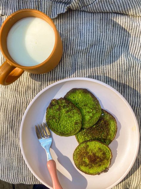 High Protein Spinach Banana Pancakes (4 ingredients!) — Let Them Eat Dirt Spinach Banana Pancakes, Protein Banana Pancakes, Clean Protein, Small Food Processor, Pancakes Easy, High Protein Breakfast, Protein Pancakes, Breakfast Pancakes, Banana Pancakes