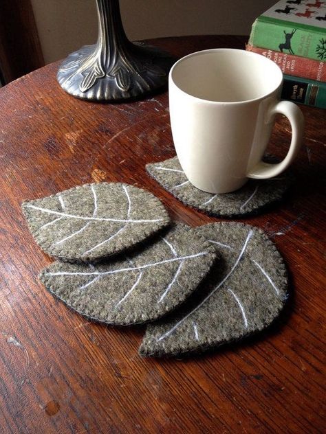 Leaf Coasters, Felt Leaf, Wool Felt Projects, Felt Coasters, Felted Wool Crafts, Felt Leaves, Pola Sulam, Wool Projects, Wool Crafts