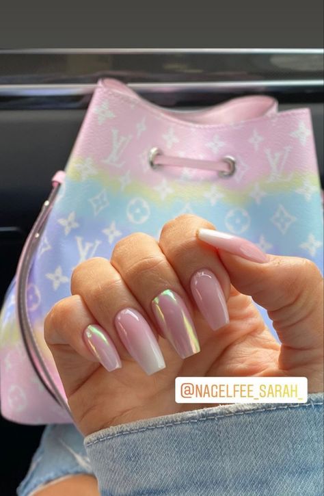 Pink And Iridescent Nails, Iridescent Nails Acrylic French Tip, Jell Nails Ideas, Iridescent Pink Nails, Cute Simple Pink Nails, Pink Iridescent Nails, Lilac Chrome Nails, Simple Pink Nails, Iridescent Nails