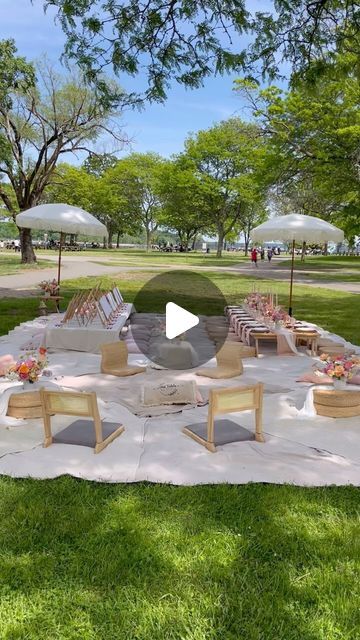 Picnic Table Arrangements, Picnic Decorations Ideas Simple, Picnic Table Aesthetic, Picnic Table Decor, Are You Not Entertained, Picnic Inspiration, Paint And Sip, Picnic Party, Picnic Table