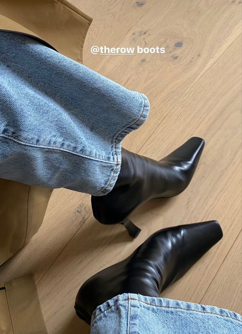 The Row Boots, Row Boots, Shoe Inspo, Dope Fashion, Mode Inspo, Pretty Shoes, Dream Shoes, Mode Vintage, Fashion Killa