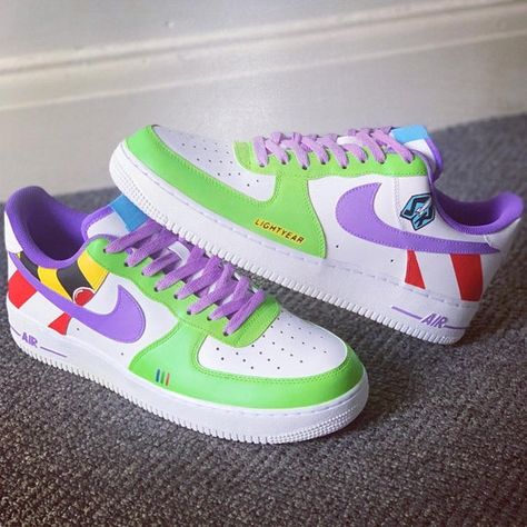 Buzz Lightyear Shoes, Shoes Painting Ideas, Toy Story Shoes, Shoes Painting, Custom Sneakers Diy, Custom Shoes Diy, Custom Nike Shoes, Nike Air Shoes, Van Design