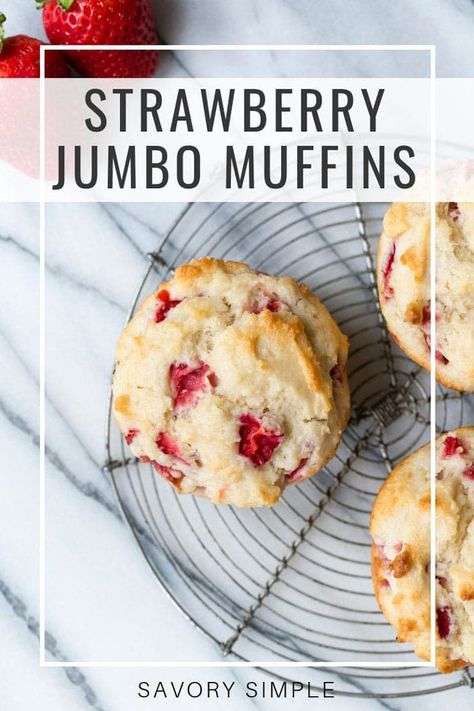 Healthy Jumbo Muffins, Jumbo Breakfast Muffins, Jumbo Strawberry Muffins, Jumbo Raspberry Muffins, Jumbo Muffins Recipes, Amazing Muffins, Jumbo Muffin Recipes, Strawberry Muffin Recipe, Muffins Strawberry