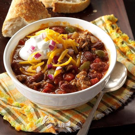 Slow-Cooked Chunky Chili Thick Chili Recipe, Chunky Chili Recipe, Thick Chili, Chili Recipe Slow Cooker, Chunky Chili, Sausage Chili, Chicken Breast In Air Fryer, Slow Cooker Chili Recipe, Recipe Slow Cooker