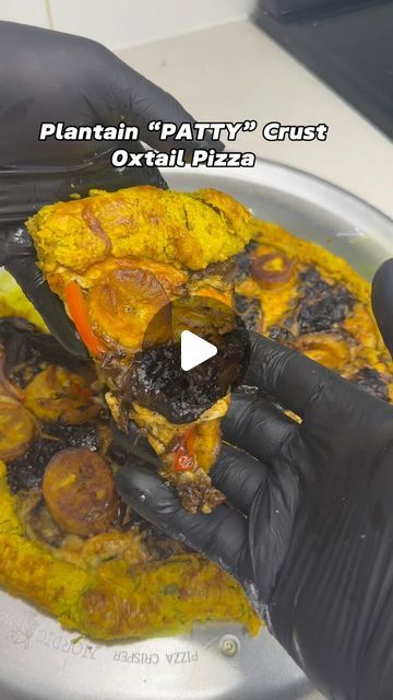 Chef Don Smith on Instagram: "Plantain “PATTY” Crust Oxtail Pizza‼️💥. 

Sauce Base : Oxtail Gravy 🫣🤫

Well paid little chef:  @saraimilan__ 

Should I had to the Caribbean Food Culture ?? (Let Me know 👇🏾👇🏾)

#oxtailpizza #plantiancrustpizza #beefpatty #jamaicanpatty #plantain #oxtail" Oxtail Pizza, Jamaican Patty, Caribbean Food, Beef Patty, Caribbean Recipes, Pizza Sauce, Food Culture, Pizza Recipes, The Caribbean