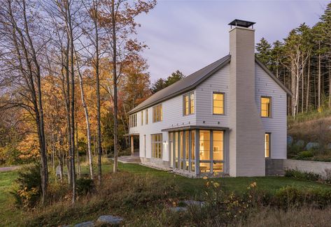 Warren Vermont, Vermont Homes, Lake Cottages, Vermont House, Vermont Vacation, Inspirational Photos, Beautiful Houses, Modern Farmhouse Plans, White Mountains