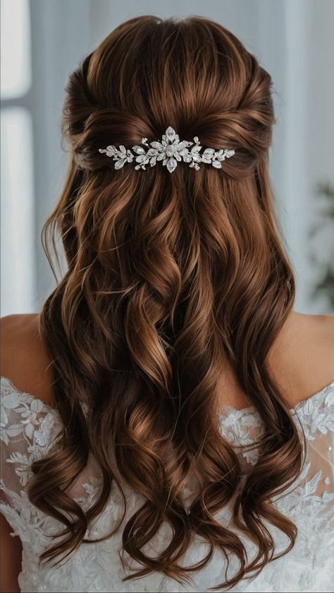 Find the perfect winter bridal hairstyle for your wedding day Whether you have long straight short or half up half down hair we've got you covered with the latest bun crown and veil styles Discover the best options for a stunning and elegant look on your big day Winter Wedding Hairstyles For Long Hair, Bridal Half Up Half Down, Bridal Hairstyle Ideas, Winter Wedding Hair, Wedding Glam, Veil Styles, Hippie Hair, Wedding Hairstyles With Veil, Glossy Hair