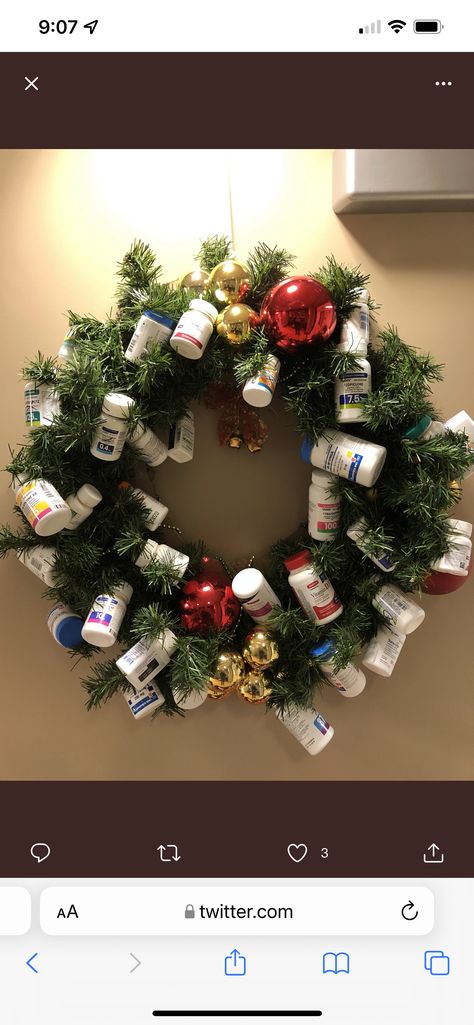 Pill Bottle Wreath, Pharmacy Wreath, Pharmacy Christmas Decorations, Pharmacy Christmas, Pill Bottle, Bottle Tree, Door Decorating, Work Wreath, Parade Float