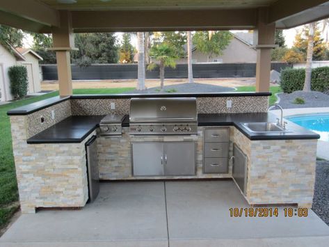 Small Outdoor Kitchens, Modular Outdoor Kitchens, Design Grill, Outdoor Kitchen Decor, Outdoor Kitchen Bars, Outdoor Kitchen Plans, Kitchen Design Diy, Build Outdoor Kitchen, Outdoor Bbq Kitchen