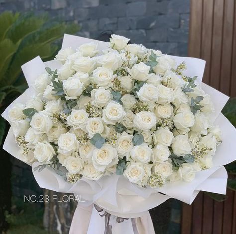 White Flower Bouquet Birthday, Big White Flowers, Flower Boquet, White Flower Bouquet, White Rose Bouquet, Luxury Flower Bouquets, Boquette Flowers, Flower Business, Flowers Bouquet Gift