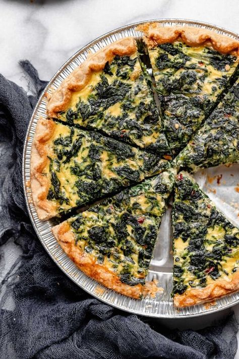 Spinach Quiche Recipes, Cute Breakfast, Christmas Brunch Recipes, Homemade Pie Crust Recipe, Quiche Recipes Easy, Spinach Quiche, Quiche Recipe, Egg Custard, Flaky Pie Crust