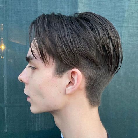 90s Undercut Men, Undercut Curtain Bangs, Short Curtain Haircut Men, Undercut Curtains Men, Men’s Curtains Hairstyle, Levi Undercut, Men Curtain Hairstyle, Undercut Middle Part Men, Curtain Haircut Mens