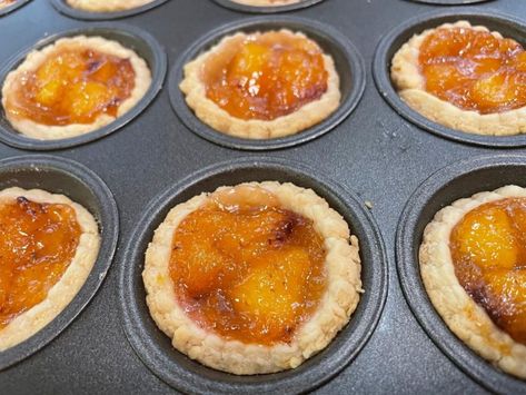 Peach Pop Tarts, Mini Peach Pies Muffin Tins, Peach Tarts Mini, Mini Tarts Savory, Peach Tart Recipes, Vegan Tarts, Peach Tart, Peach Dessert Recipes, Cooking Herbs