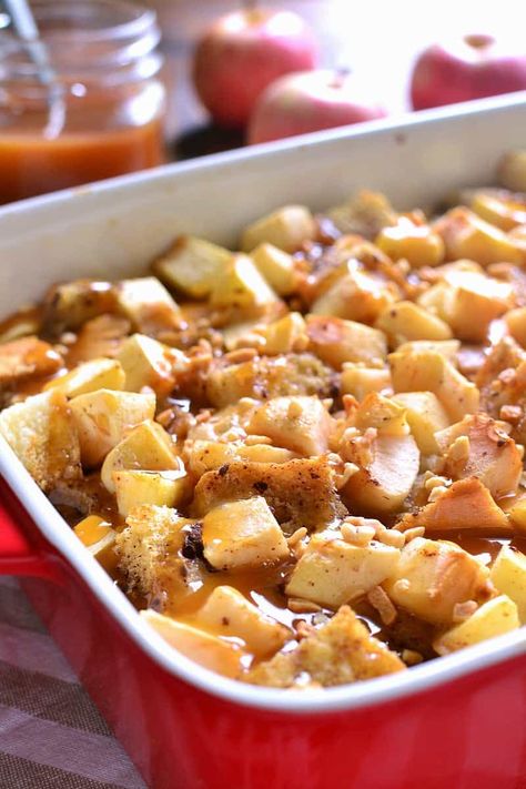 This Caramel Apple French Toast Casserole combines all the flavors of your favorite treat in a delicious breakfast bake that's perfect for fall...or anytime you're craving caramel apples! Caramel Apple French Toast, Apple French Toast Bake, Baked Caramel Apples, Apple French Toast Casserole, Apple French Toast, Fall Recipes Breakfast, Caramel Apples Recipe, Make Ahead Breakfast Casserole, Pumpkin Treats