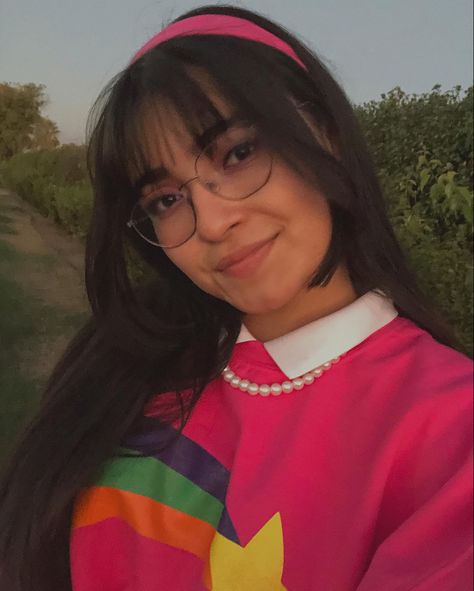 Halloween Costumes Indie, Mabel Costume, Mabel Cosplay, Mabel Pines Aesthetic, Mabel Pines Cosplay, Gravity Falls Cosplay, Gravity Falls Characters, Fashion Cosplay, Cosplay Inspo