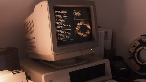 Crt Monitor, Male Living Space, Computer Love, Aperture Science, Tech Aesthetic, Rap Beats, Retro Gadgets, Mr Robot, Old Computers