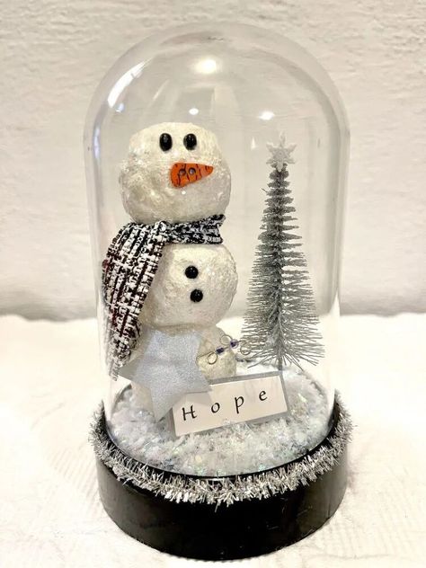 Snowman Crafts For Adults, Dollar Tree Snowman, Diy Snowman Ornaments, Cloche Decor, Diy Snow Globe, Christmas Snowmen, Diy Santa, Tree Snowman, Christmas Chalkboard