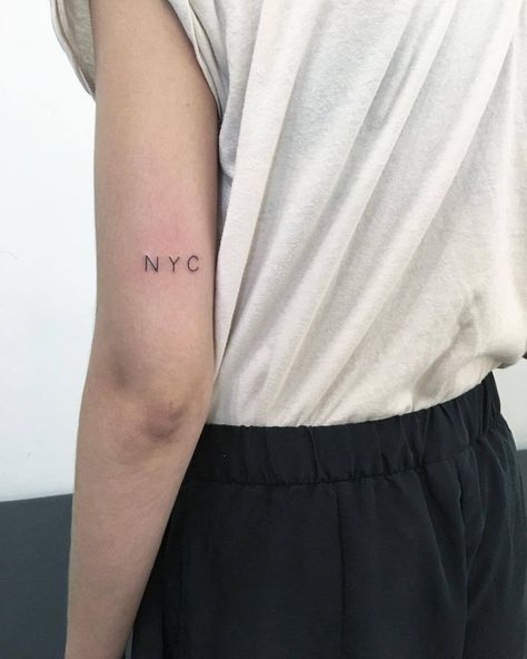 Ny Tattoo Ideas New York, New York Tattoo Ideas, Nyc Skyline Tattoo, Friendship Tattoo, Best Couple Tattoos, Unique Small Tattoo, New York Tattoo, Nyc Tattoo, Friendship Tattoos