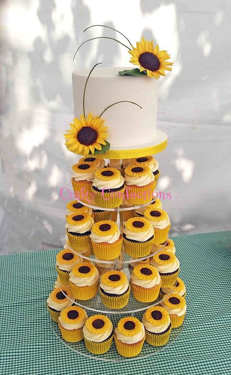 Sunflower Wedding Cupcakes, Sunflower Birthday Parties, Sunflower Wedding Cake, Sunflower Cupcakes, Cupcake Tower Wedding, Sunflower Cake, Sunflower Wedding Decorations, Sunflower Party, Sunflower Themed Wedding