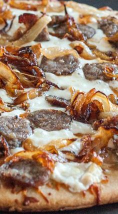 Beer Brat, Caramelized Onion Pizza, Brats Recipes, Pizza Oven Recipes, Pizza Lasagna, Onion Pizza, Spinach Pizza, Pizza Margherita, I Love Pizza