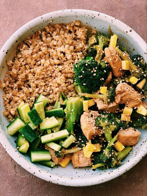 Primal Kitchen Teriyaki Recipes, Teriyaki Recipes, Teriyaki Chicken Bowls, Teriyaki Chicken Bowl, Dairy Free Lunch, Easy And Healthy Recipes, Teriyaki Bowl, Teriyaki Recipe, Chicken Bowls