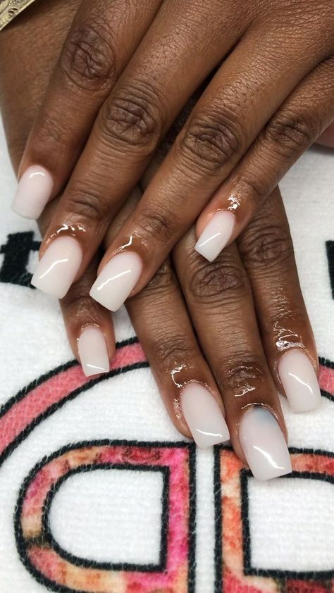 Nail Overlay Ideas Summer, Cream Short Nails, Short Cream Nails, White Nails On Brown Skin, Over Lay Nails, Frosted White Nails, White Cream Nails, Nut Color Nails, Cream Nails Acrylic