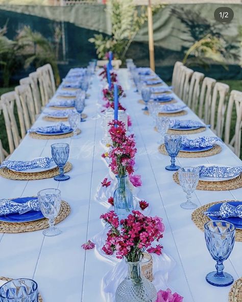 Mamma Mia Table Decorations, Mamma Mia Party Centerpieces, Mamma Mia Flower Arrangement, Sweet 16 Party Ideas Mamma Mia, Mama Mia Table Decorations, Birthday Lunch Decor Table Settings, Mama Mia Wedding Reception, Mama Mia Bedroom Ideas, Mamma Mia Dinner Table