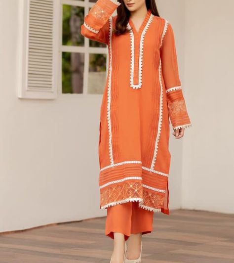 Lawn Long Shirt Designs, Plane Suit Designs With Lace, Lace Designs On Suits, Haldi Outfits, Simple Dress Casual, Lace Suit, Simple Style Outfits, Lace Dress Design, Designer Kurti Patterns