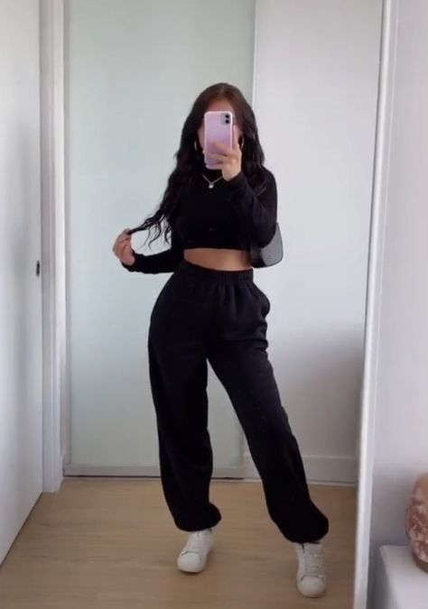 Black Sweatpants Outfit, Black Joggers Outfit, Sweatpants Outfit Ideas, Comfy School Outfits, Jogger Outfit, Cute Sweatpants Outfit, Jogger Pants Outfit, Cute Lazy Outfits, Elegante Casual