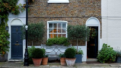 Small Front Yard Landscaping Ideas Townhouse Garden Design, Victorian Terrace Front Garden, Small Front Garden, Small Front Garden Ideas, Front Garden Ideas, Garden Ideas Uk, Red Brick Exteriors, Kent Homes, 18th Century House