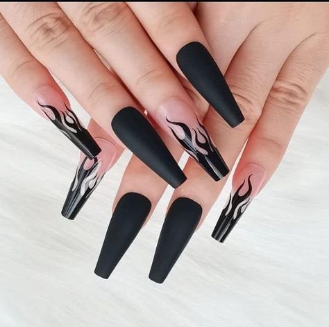 Nail Idea Coffin, Heartbreak Nails, Nail Black Design, 18th Birthday Nails Ideas, Coffin Black Nails, Nails Coffin Black, Black Press On Nails, Ballerina Nails Designs, Long Press On Nails