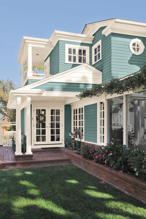 Color of the Month: Dragonfly - Colorfully BEHR Best Blue Green Paint Colors, Blue Green Paint Colors, Blue Green Paint, Outside House Paint, Beach House Colors, Outside Paint, Color Of The Month, House Paint Color Combination, Exterior House Paint Color Combinations