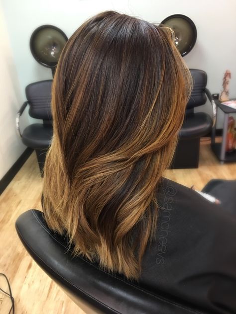 Warm honey caramel balayage for dark hair types // ethnic hair ombré // brown ends with black roots Honey Short Hair, Food Coloring Hair Dye, Honey Caramel Balayage, Balayage For Dark Hair, Honey Brown Hair Color, Light Ash Brown Hair, Balayage Hair Ash, Balayage Hair Caramel, Honey Balayage