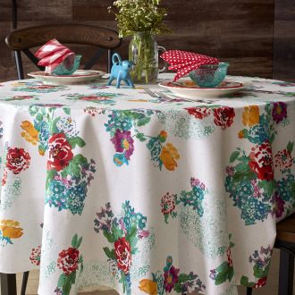 Pioneer Woman Walmart, Pioneer Woman Dishes, Country Garden Design, Outdoor Bridal Showers, Pioneer Woman Kitchen, Pioneer Woman Recipes, Floral Tablecloth, The Pioneer Woman, Tablecloth Fabric