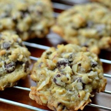 Small Batch Almond Joy Cookies - Small Town Woman Easy Almond Joy Cookies, Almond Joy Cookies Recipe, Chocolate Chip Cookies Christmas, Oat Slice, Oatmeal No Bake Cookies, Easy Dessert Bars, Tea Party Menu, Cookies Chocolate Chip, Joy Cookies