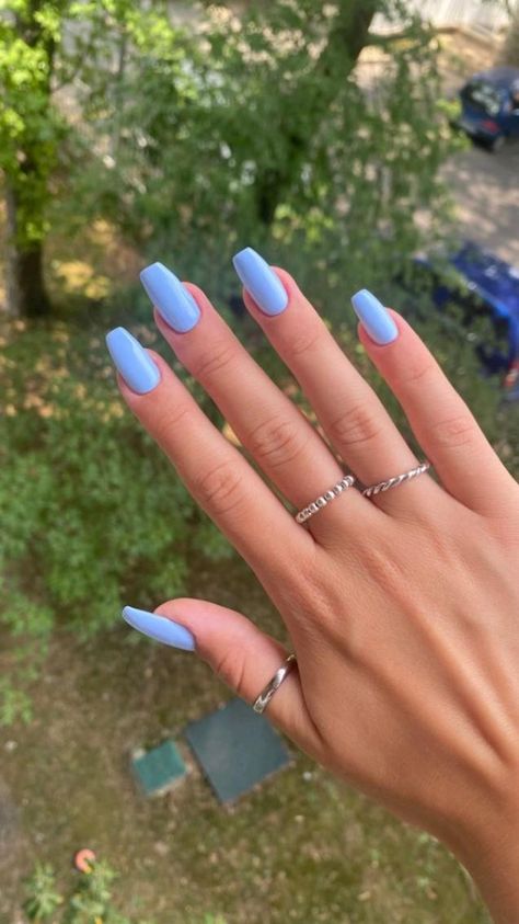 Short Gel Nails Summer Plain, Periwinkle Acrylic Nails Coffin, Nails 2023 Blue French, One Colour Nails Summer, Blue Plain Nails Acrylic, Summer Plain Acrylic Nails, Spring Vacation Nails Short, Two Hand Nail Color, Plain Blue Nails Acrylic