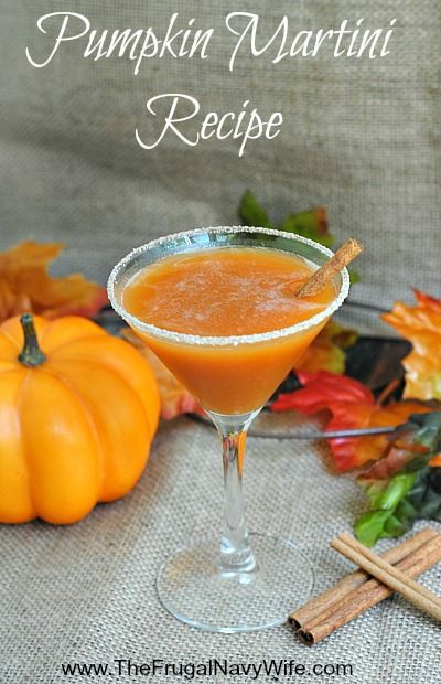 Unique Pumpkin Martini Recipe - With Fall here, pumpkins are popping up and I love fall recipes like this! This is a must try for any pumpkin fan! Recipe With Pumpkin Puree, Pumpkin Martini Recipe, Pumpkin Spice Martini, Pumpkin Drink Recipes, Recipe With Pumpkin, Pumpkin Martini, Pumpkin Drink, Pumpkin Pie Martini, Fall Recipes Pumpkin