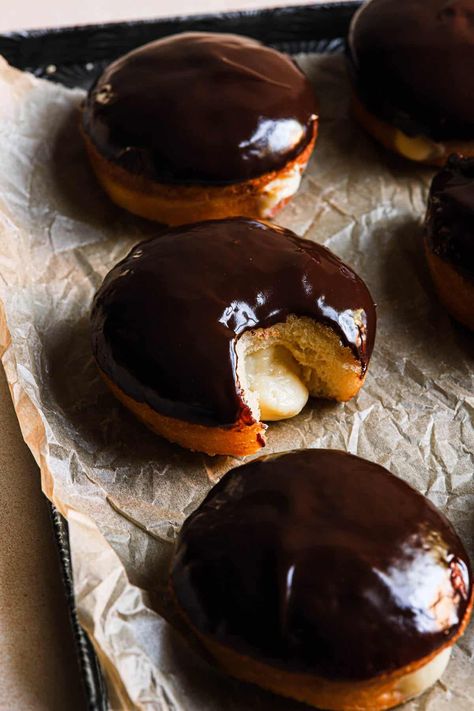 Boston Cream Donut Recipe, Doughnut Recipe Without Yeast, Boston Cream Pie Filling, Cream Donut Recipe, Boston Cream Donut, Cream Filled Donuts, Donuts Recipes, Cream Donut, Jam Donut