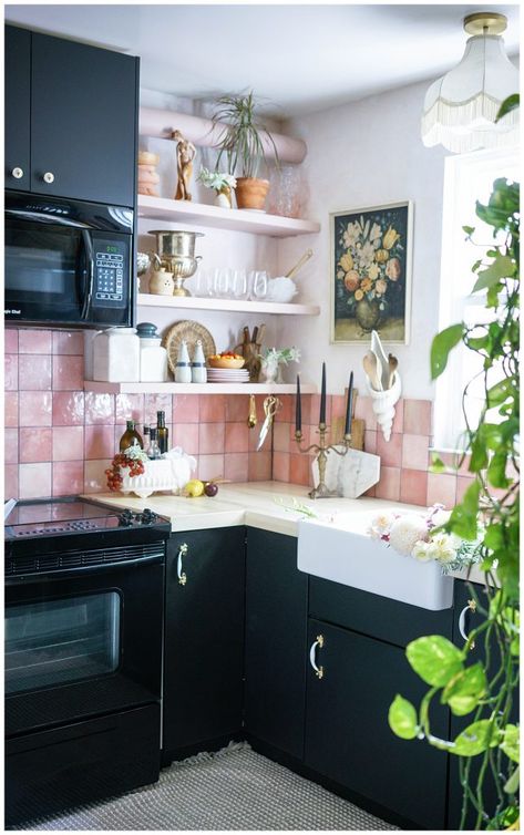 Taupe Kitchen, Loft Kitchen, Cottage Kitchens, Pink Kitchen, Mixed Feelings, Black Kitchen, Kitchen Diner, Tiny Kitchen, Small Room Bedroom