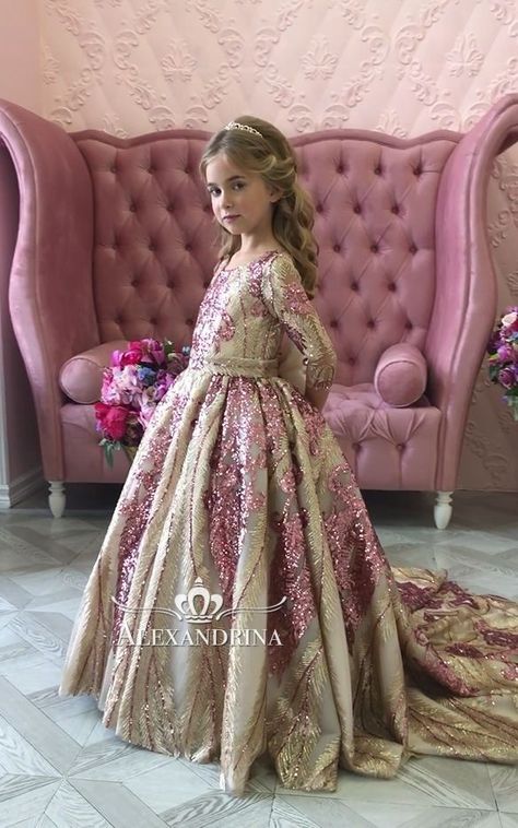 Alexandrina Dresses, Backstage Photoshoot, Trendy Clothing Stores, Children Costumes, Flower Girls Dress, Chic Kids, First Communion Dress, Fairy Dresses, Girls Formal Dresses