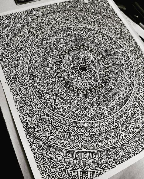 Mandala Creative, Detailed Mandala, Mandala Sketch, Black And White Mandala, Mandala Book, Mandala Doodle, Easy Mandala Drawing, White Mandala, Mandala Art Therapy