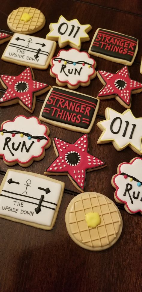 Stranger Things Cookies Ideas, Galletas Stranger Things, Stranger Things Cookies Decorated, Stranger Things The Party, Stranger Things Cupcakes Ideas, Stranger Things Themed Party, Stranger Things Birthday Cake Ideas, Stranger Things Food Ideas Party, Stranger Things Cookies