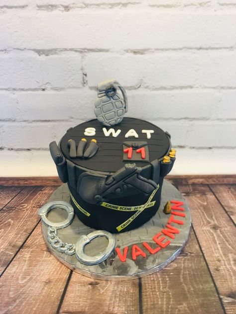 Swat cake Swat Team Birthday Party, Swat Team Birthday Cake, Swat Theme Birthday Party, Swat Party Ideas, Swat Birthday Cake, Swat Cake Ideas, Swat Birthday Party Ideas, Kids Spiderman Costume, Police Cakes