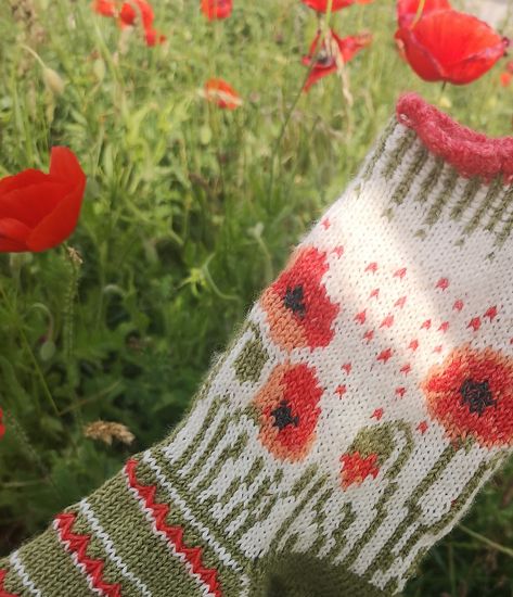 Ravelry: For The Love of Poppies by Jenny Blom Halling Tulip Socks Knitting, Floral Knitting Pattern, Hand Knitted Socks, Knitting Patterns Beginner, Knit Flower Pattern, Flower Knitting Pattern, Punto Fair Isle, Colorwork Knitting Patterns, Socks Knitting Pattern